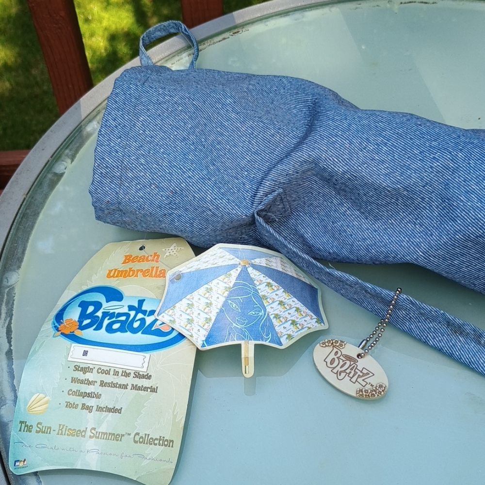 2004 Bratz Dolls Girls Beach Umbrella (NWT)